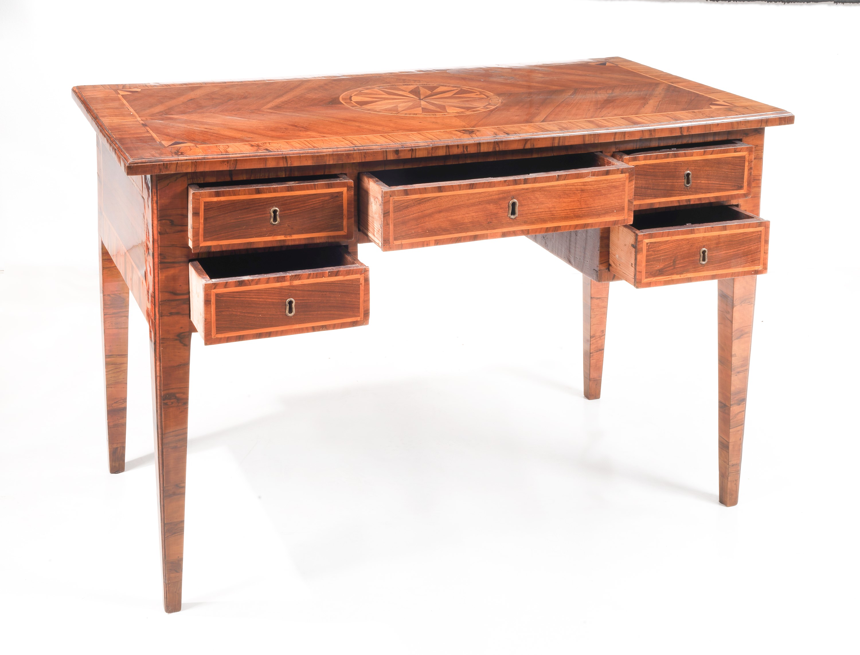 Antica scrivania napoletana da centro Luigi XVI, in noce, radica d'ulivo e bosso, con piano intar...