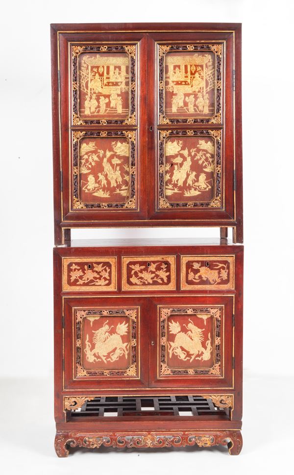 Ancient Chinese cabinet with two bodies in decorated wood, lacquered and painted with oriental animal and flower motifs. The upper part has two decorated doors, the lower part has three drawers with two doors underneath also decorated