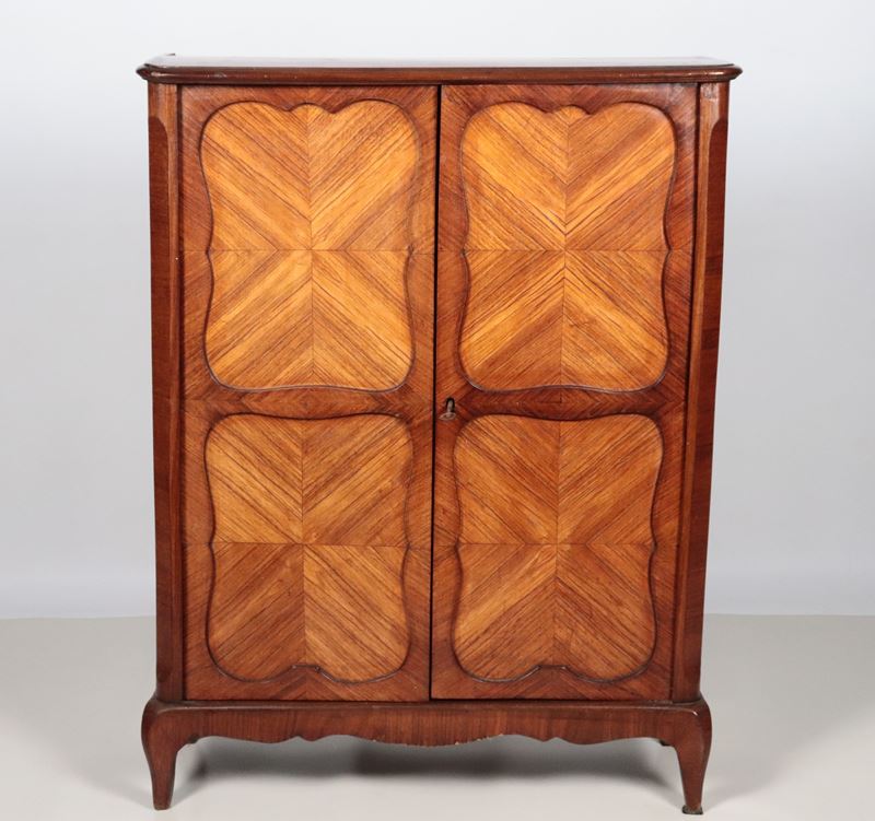 Antica credenzina francese in bois de rose, ebano viola e mogano a due sportelli pannellati e qua...