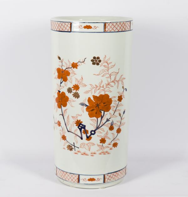 Chinese umbrella stand in white porcelain with polychrome decorations with floral motifs