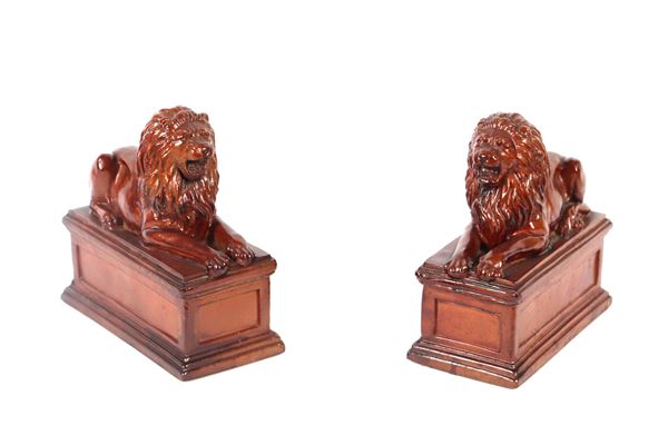 Pair of bookends with lion sculptures in patinated faux wood