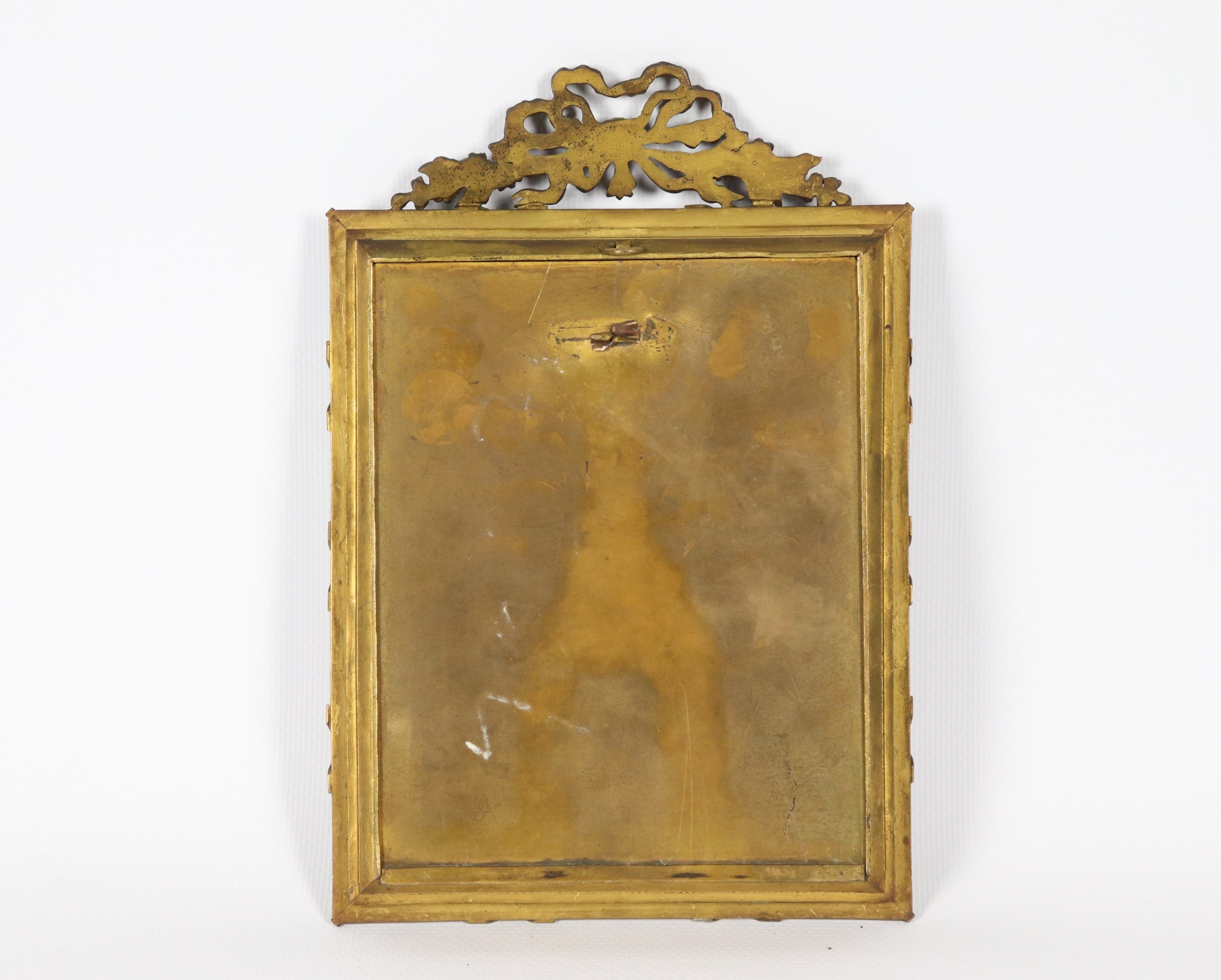 "Ritratto di nobildonna", miniatura dipinta in cornicetta in metallo dorato, sbalzato e cesellato...