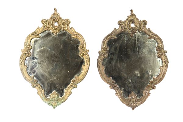 Pair of small mirrors in chiseled and embossed bronze, with very defective mercury mirrors