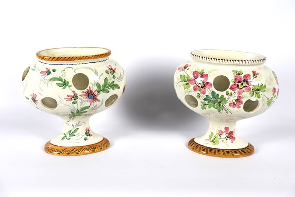 Pair of oval vases in Italian glazed ceramic, decorated with bunches of polychrome flowers, probably used for orchid bulbs. 1930s-1940s 