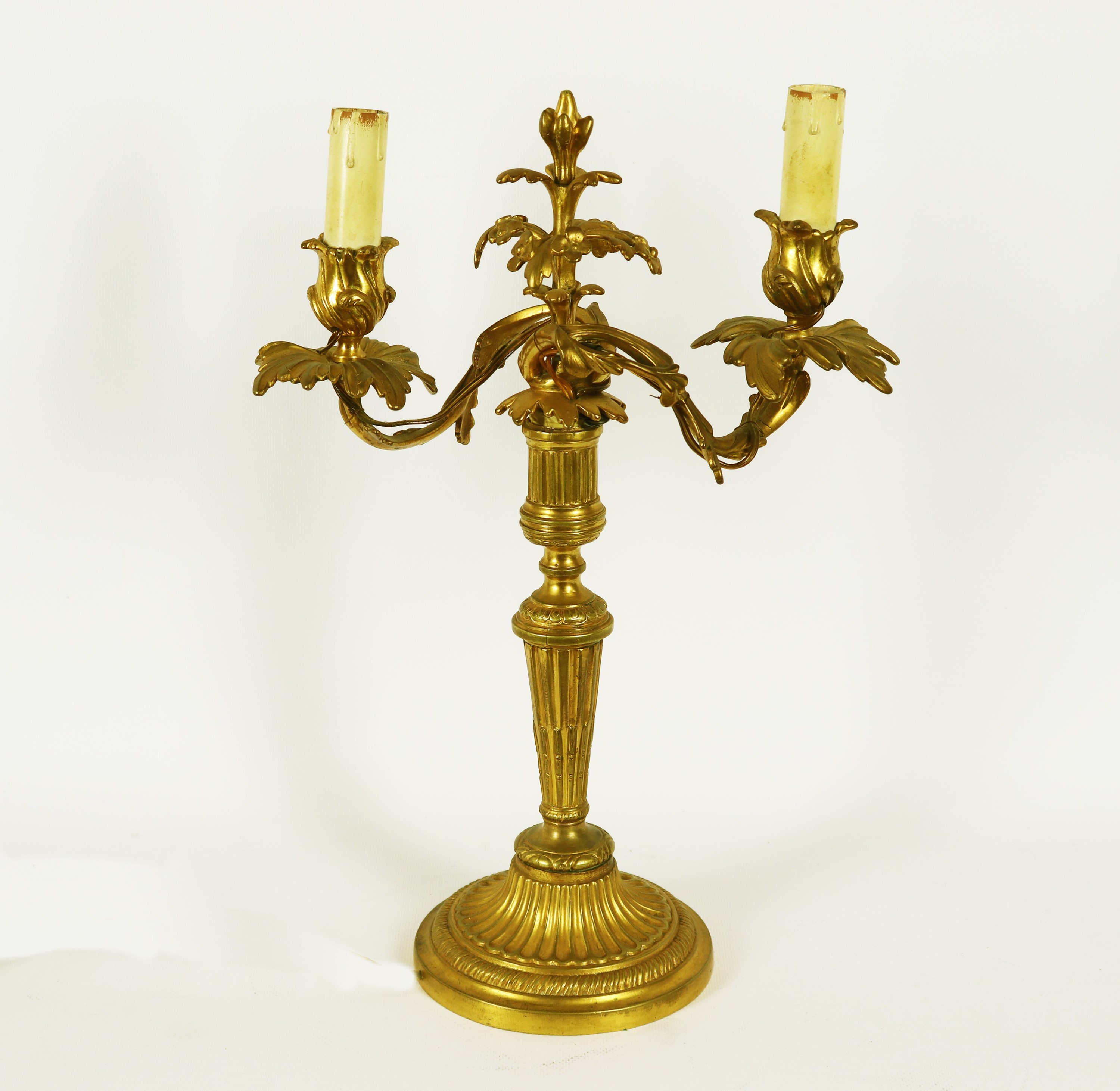 Antico candelabro francese in bronzo dorato