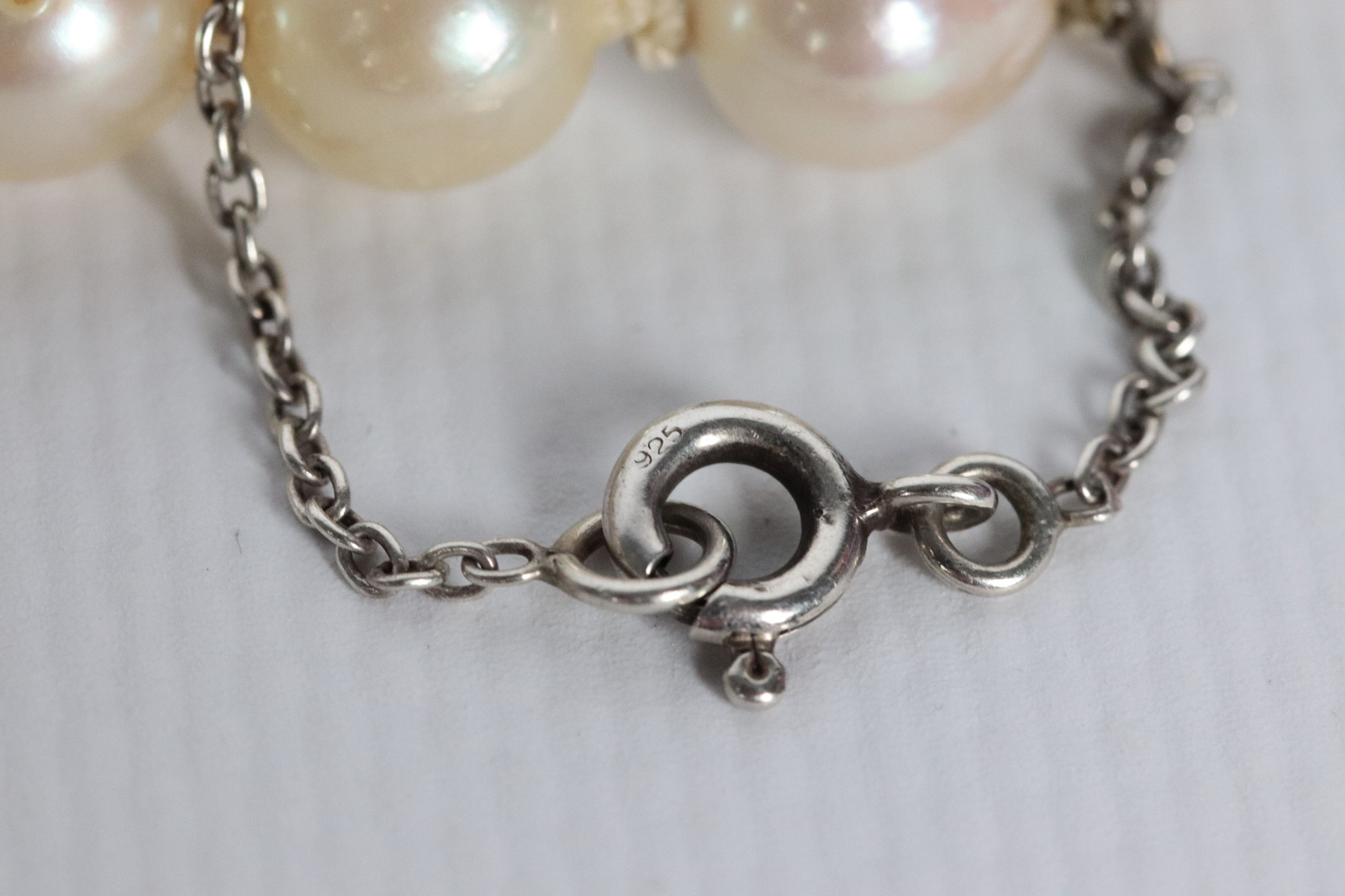 Collana di perle coltivate da 0,5 a 10 mm circa con chiusura in argento Titolo 925. Alcune perle ...