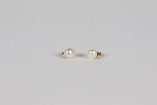 8.5mm cultured pearl stud earrings with 18kt yellow gold pin and clasp. One clasp butterfly is slightly smaller than the other