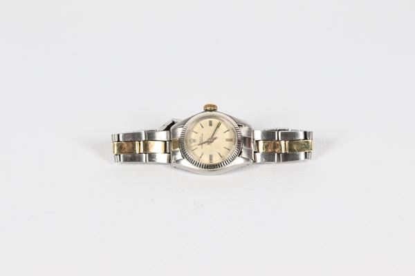 Rolex Oyster Perpetual, vintage women&#39;s watch in 18kt yellow gold and steel, white dial with indexes, mechanical self-winding movement, oyster bracelet in gold and steel with deployant clasp. The watch is in working order and needs to be serviced