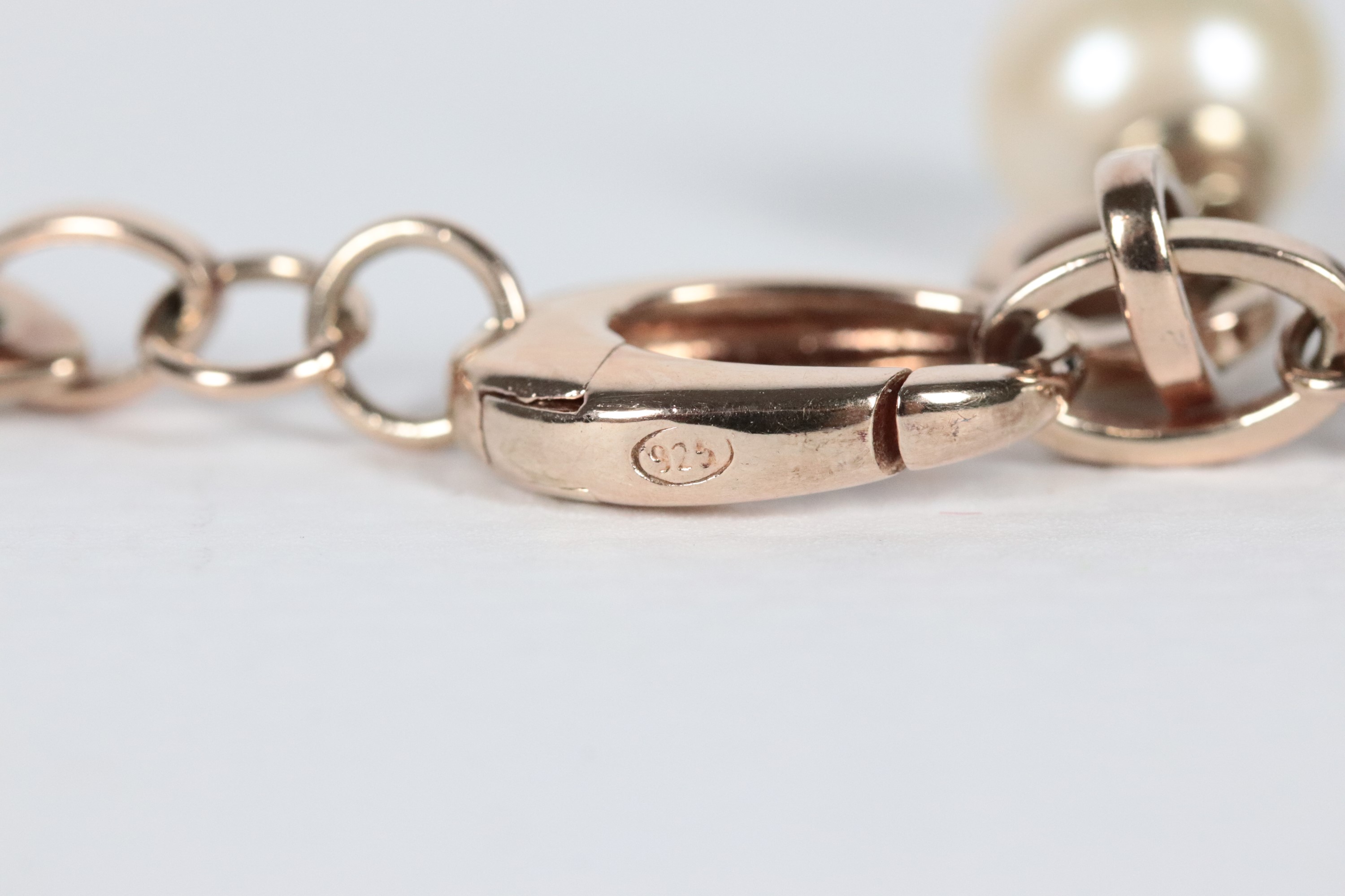 Collana in argento dorato Titolo 925, con ametista, quarzo, onici, corallo naturale e perle colti...