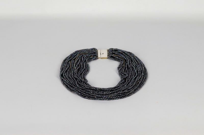 Collana "Cleopatra" a più fili di microperline grigie con chiusura in argento Titolo 925, lunghez...
