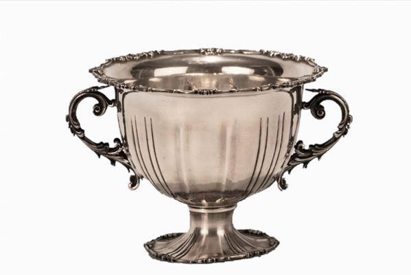 Silver cup with two handles  - Auction Fine Art Legacy of Prestigious Noble Roman Villino and Private Collections - Gelardini Aste Casa d'Aste Roma