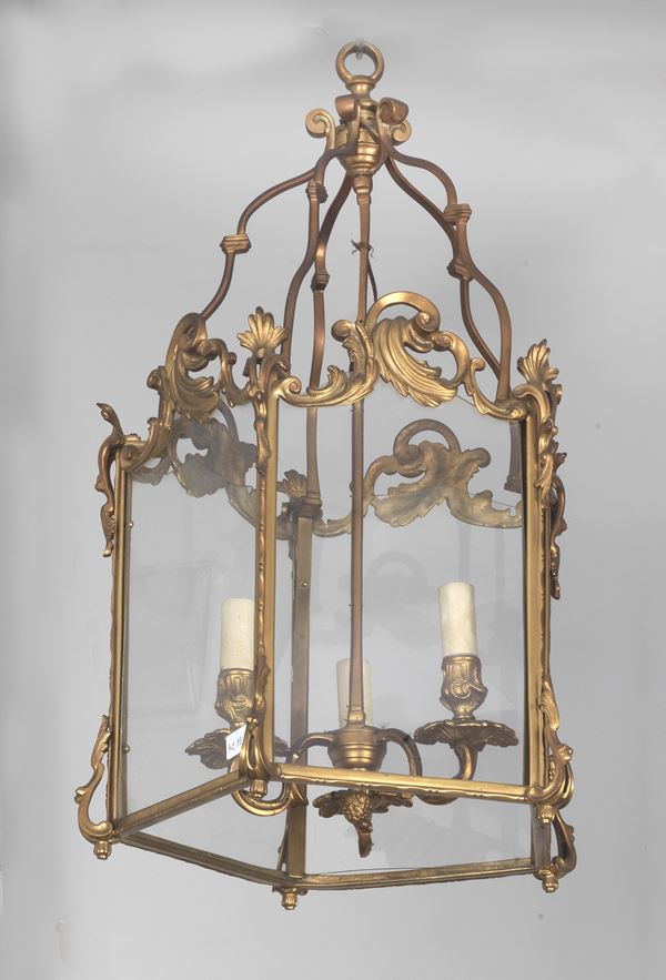 French lantern of Louis XVI line in gilded bronze, embossed and chiseled, 3 lights  - Auction Asta a Tempo - FINE ART, ARREDI ANTIQUARIATO, RACCOLTE E COLLEZIONI PRIVATE - Gelardini Aste Casa d'Aste Roma