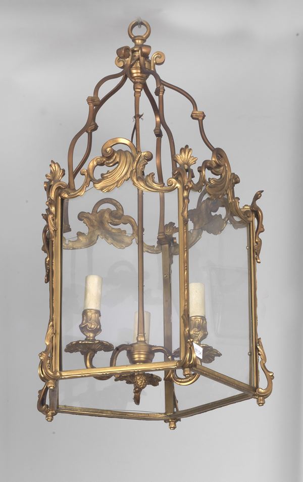 French lantern of Louis XVI line in gilded bronze, embossed and chiseled, 3 lights  - Auction Asta a Tempo - FINE ART, ARREDI ANTIQUARIATO, RACCOLTE E COLLEZIONI PRIVATE - Gelardini Aste Casa d'Aste Roma