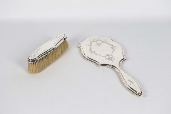 Antique silver lot of an English Edward VII mirror and toilet brush. Hallmarks London 1909.