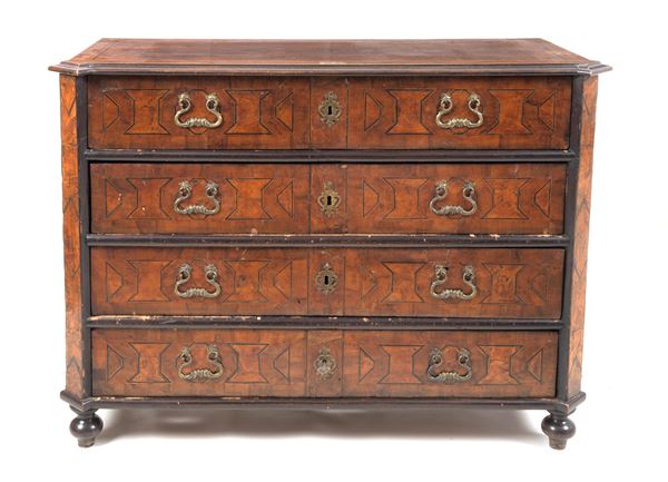 Antique Lombard-Venetian walnut chest of drawers with ebonized inlays with geometric motifs, four drawers and four onion legs