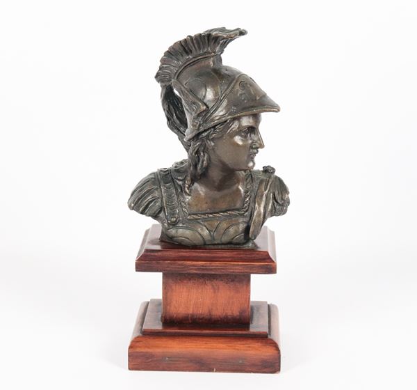 "Achille", piccolo busto in bronzo sorretto da basetta quadrangolare in legno