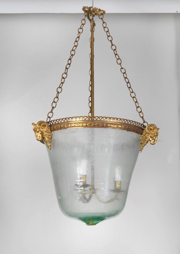 Large Venetian ceiling lantern in bronze and blown Murano glass with embossed and chiseled bronze edge with goat heads, 3 lights. The bottom of the lantern is missing the bronze closure  - Auction Asta a Tempo - FINE ART, ARREDI ANTIQUARIATO, RACCOLTE E COLLEZIONI PRIVATE - Gelardini Aste Casa d'Aste Roma