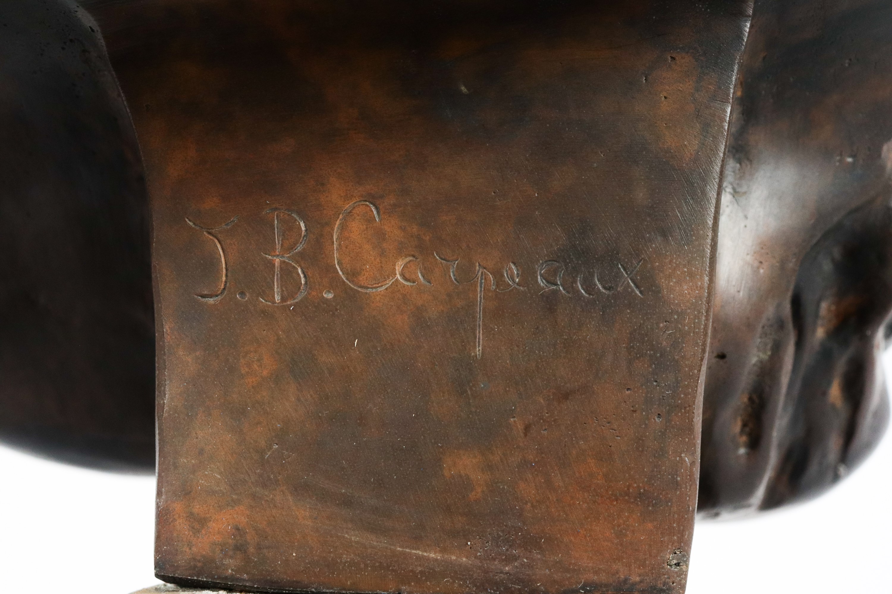 "Scugnizzo sorridente", busto in bronzo sorretto da base quadrangolare in marmo. Firmato