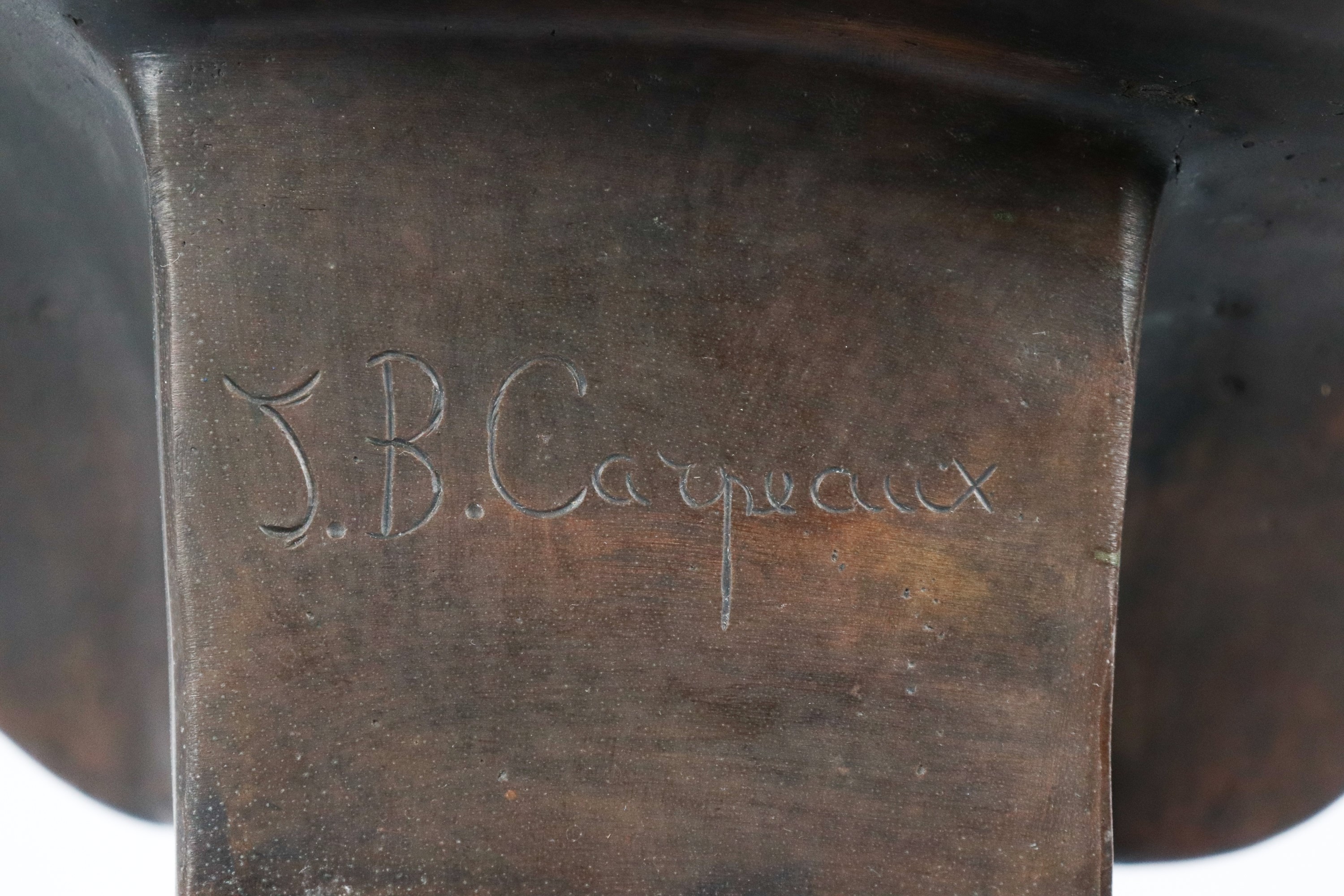 "La Ridente napoletana", busto in bronzo sorretto da base quadrangolare in marmo. Firmato