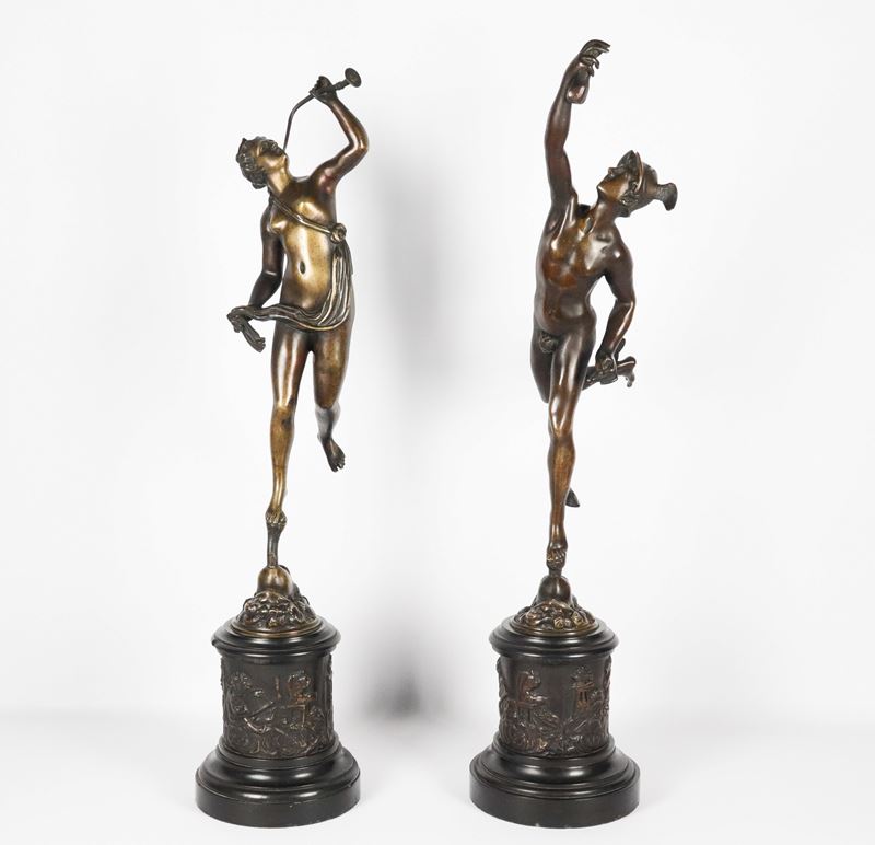 "Mercurio e Vestale con tromba", coppia di antiche sculture francesi in bronzo cesellato e sbalza...