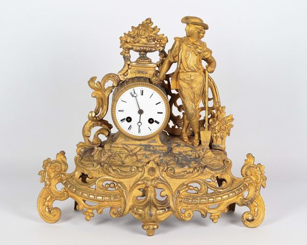 Antique Neapolitan Louis Philippe table clock in gilded bronze, embossed and chiseled with a peasant sculpture, white enamel dial and Roman numerals. Not working, to be overhauled