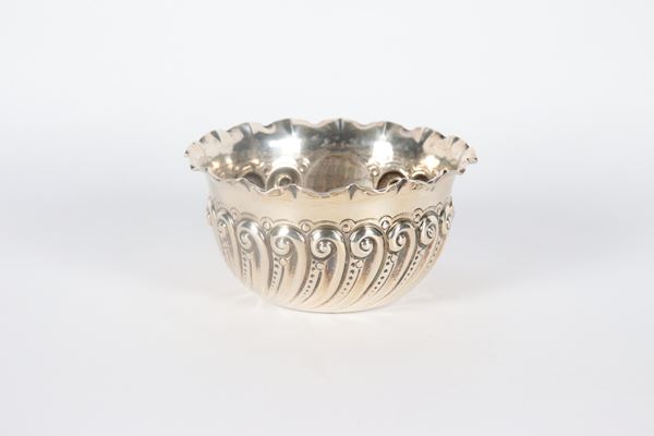 Antique small English silver cup, Queen Victoria period, chased and embossed with a jagged edge. London 1893 hallmarks, 140 gr.