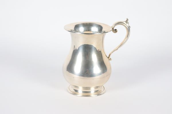 Small English tankard in smooth silver with curved handle, George V era. Birmingham 1923 stamps, gr. 300