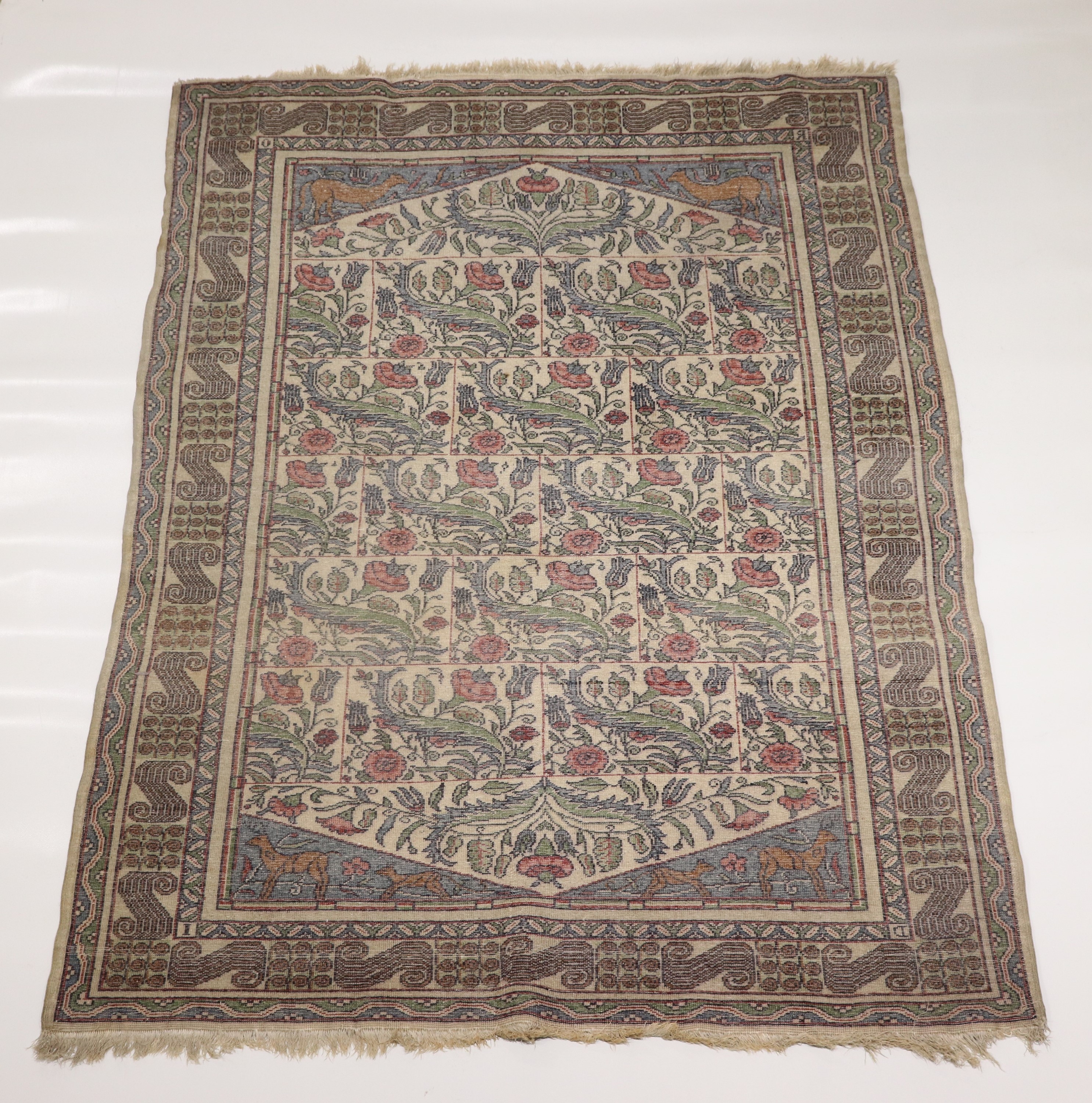 Tappeto persiano a disegno floreale su fondo avana e verde