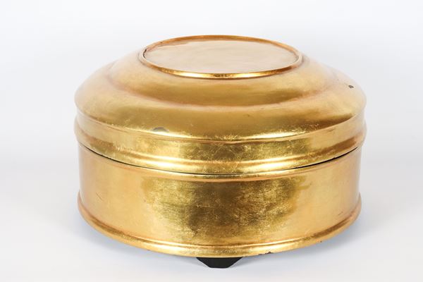 Large Vietnamese round box in lacquered and gilded papier-mâché