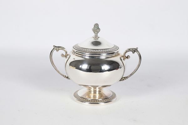 Silver amphora-shaped sugar bowl, with curved handles and pine cone-shaped knob, 180 g