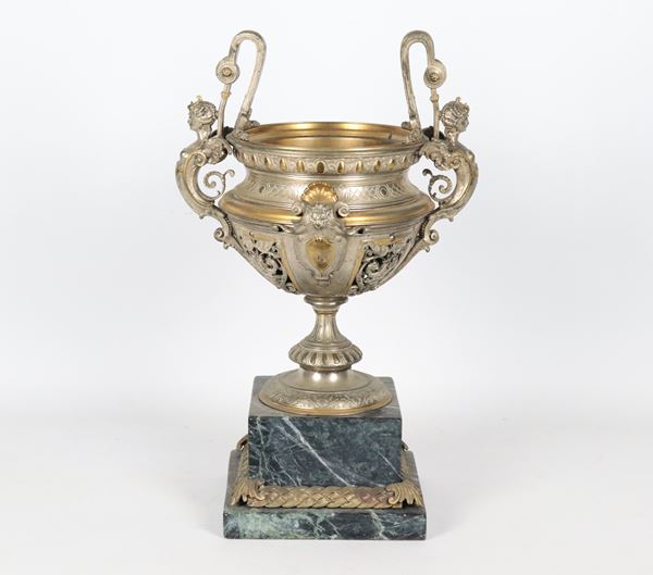 Antique French Napoleon III amphora in gilded and silvered bronze, chiseled and embossed with motifs of female figures, coats of arms and shells, quadrangular marble base