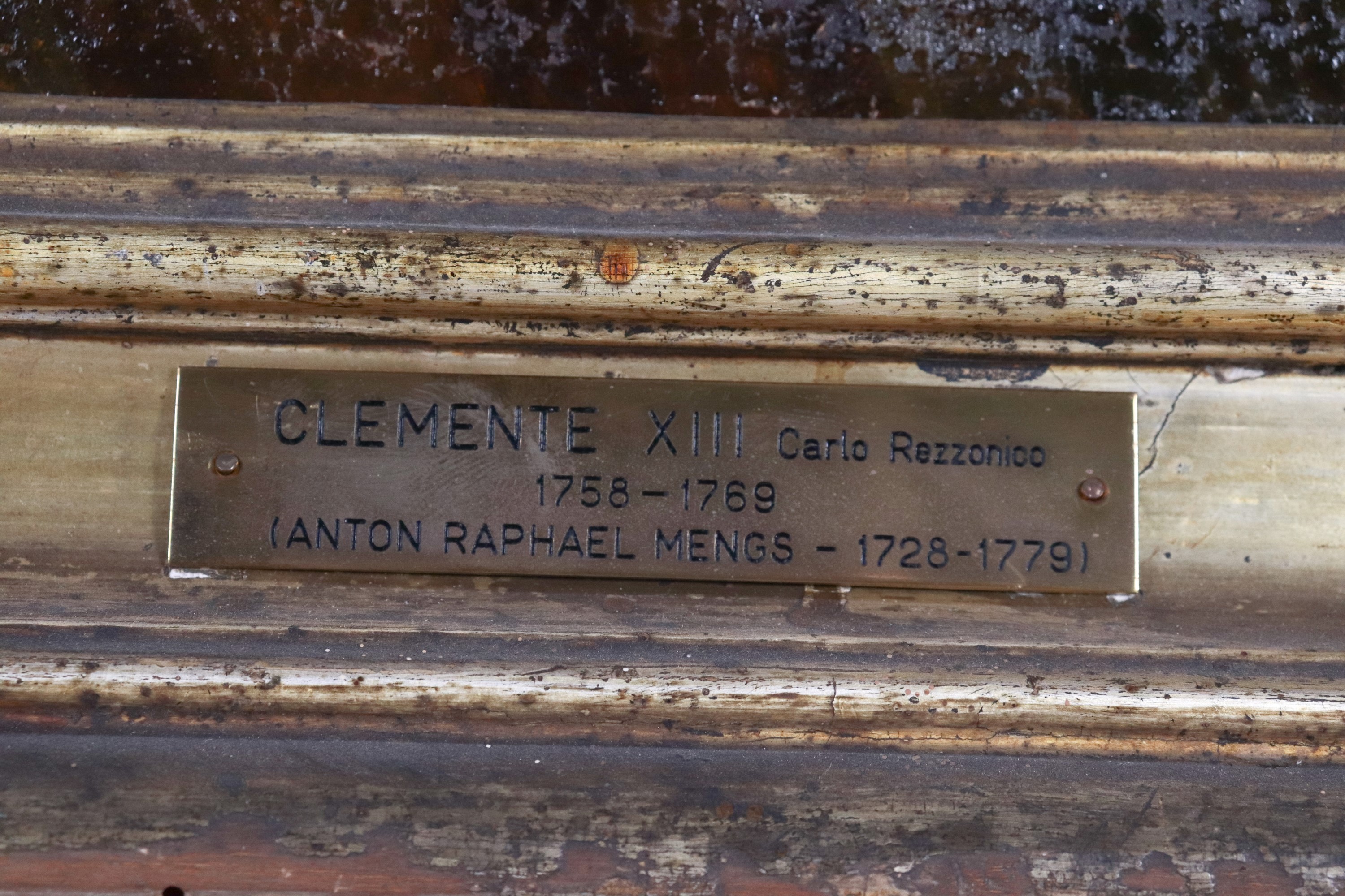 "Ritratto di Papa Clemente XIII", dipinto ad olio su tela in antica cornice in legno dorato. La t...