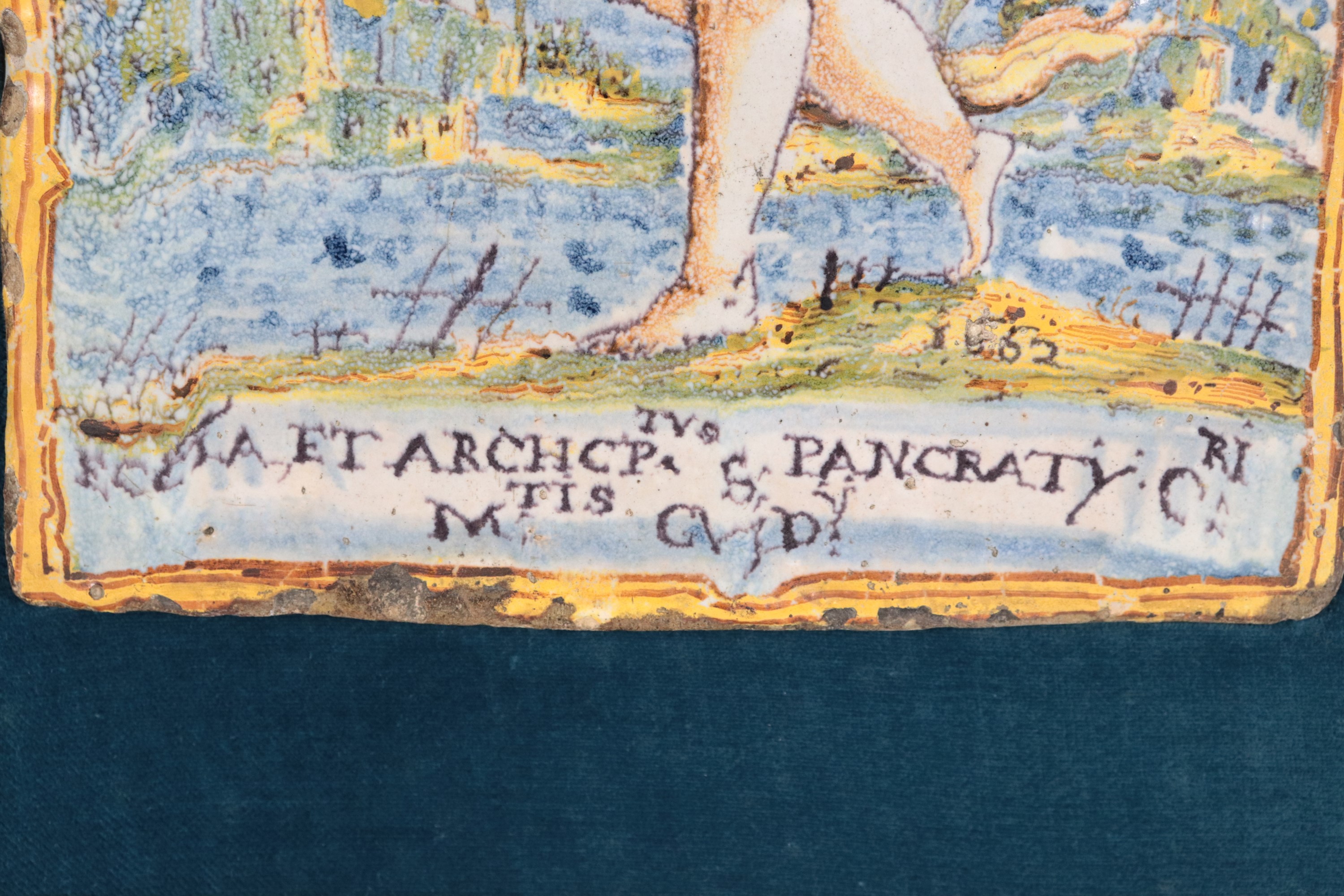 "San Pancrazio", antica mattonella policroma in maiolica italiana, entro cornice. Difetti