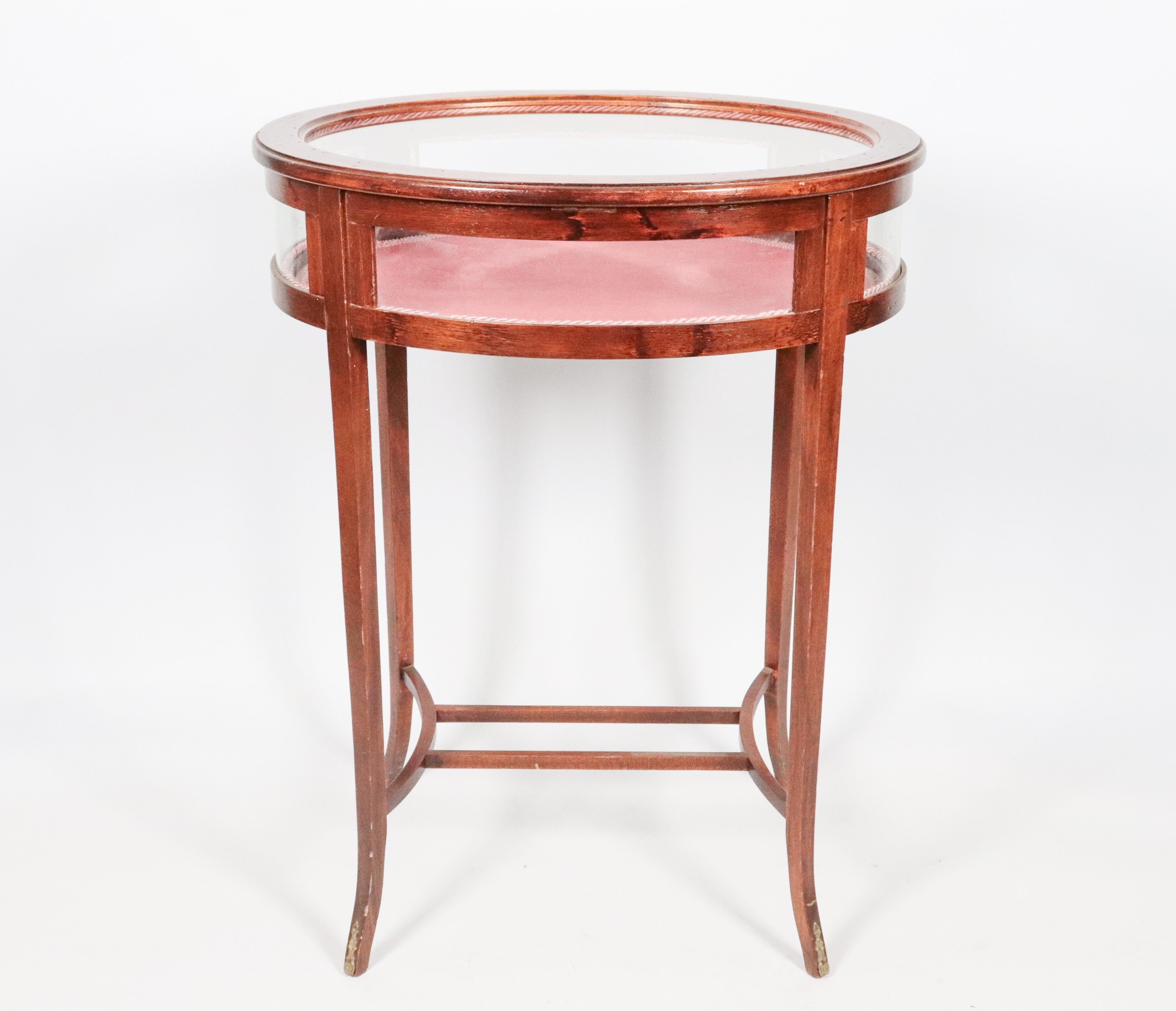 Tavolino ovale da centro a bacheca in mogano, con piano ribaltabile e quattro gambe ricurve riuni...