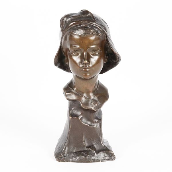 Antonio Ugo - Firmato. "Bambina con cappellino", piccolo busto in bronzo di ottima fattura