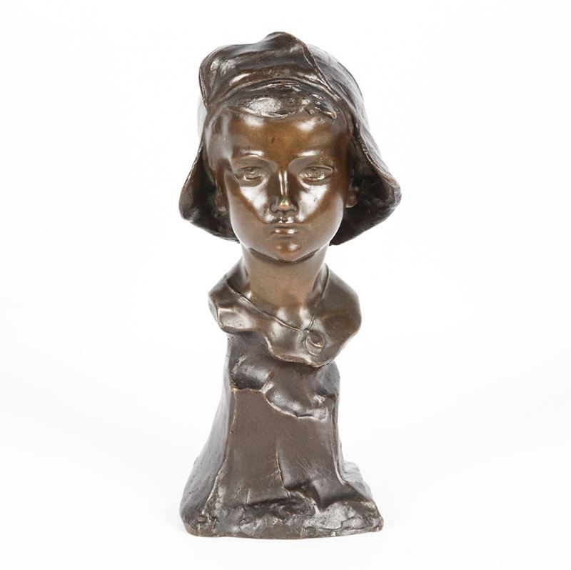 Firmato. "Bambina con cappellino", piccolo busto in bronzo di ottima fattura