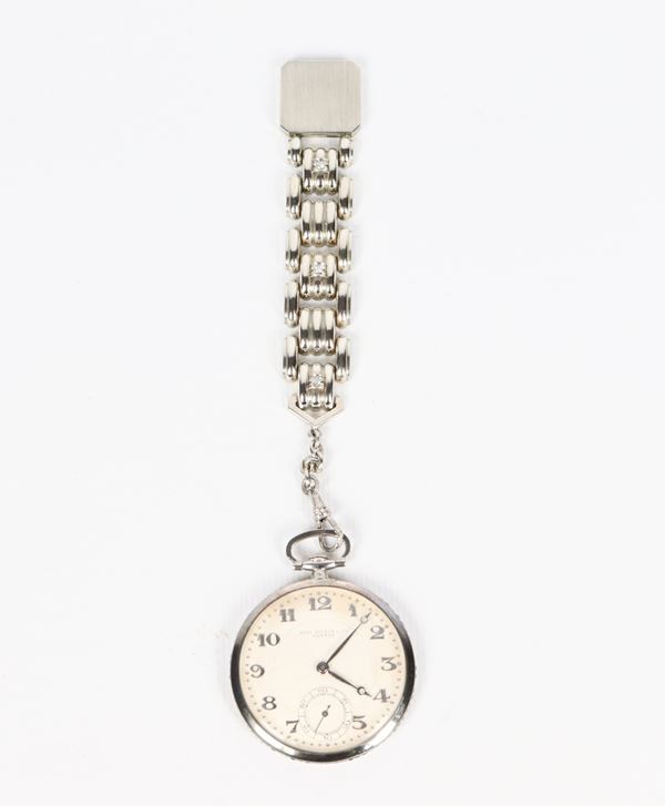 Orologio da tasca Haas Neveux & Gie - Geneve, con catena a maglia in oro bianco 18kt e tre piccoli diamanti, cassa contornata da piccoli zaffiri. Peso della catena gr. 25,50