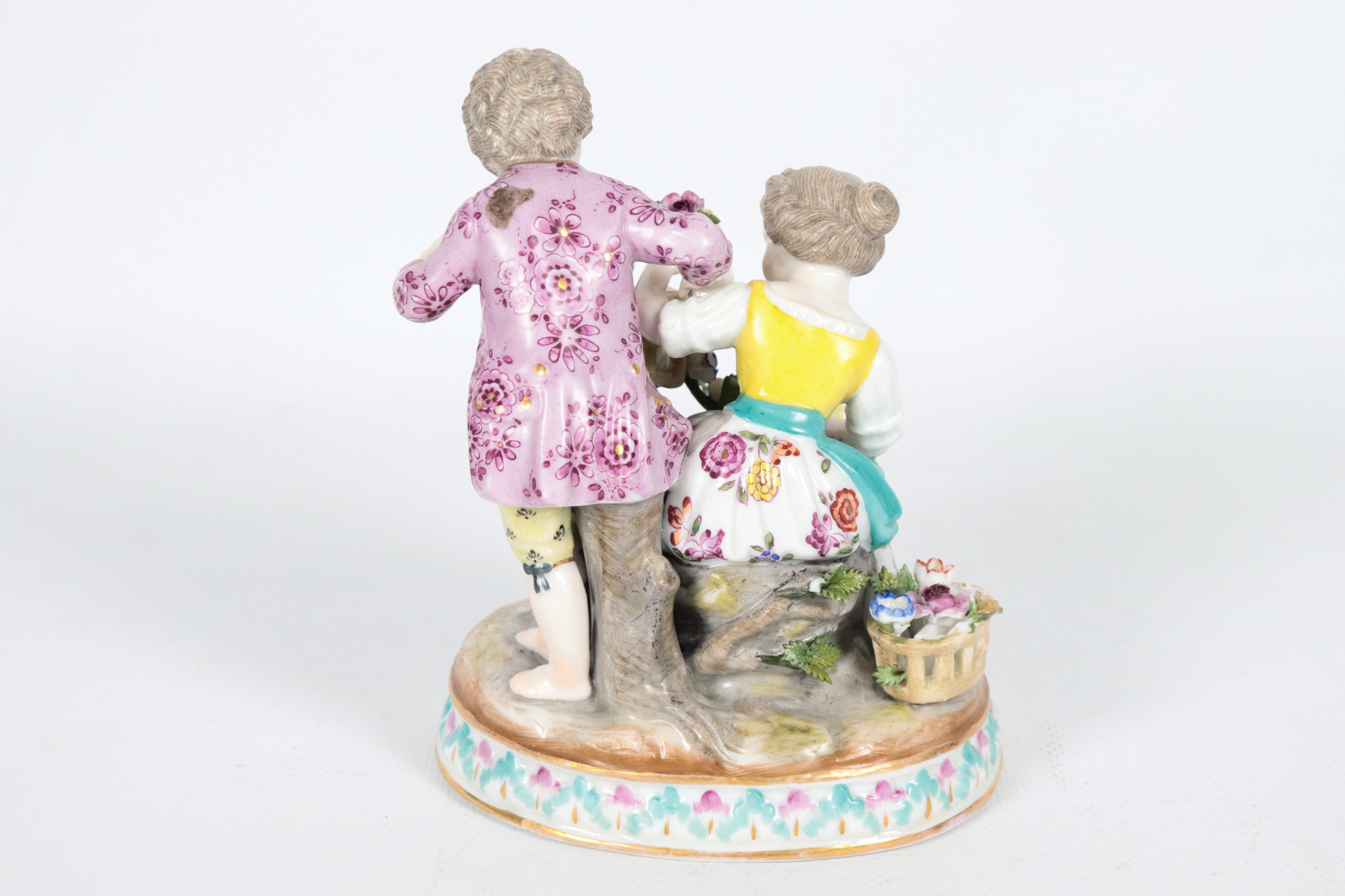 "Bambini con fiori", antico piccolo gruppo in porcellana policroma di Meissen Augustus Rex, lievi...