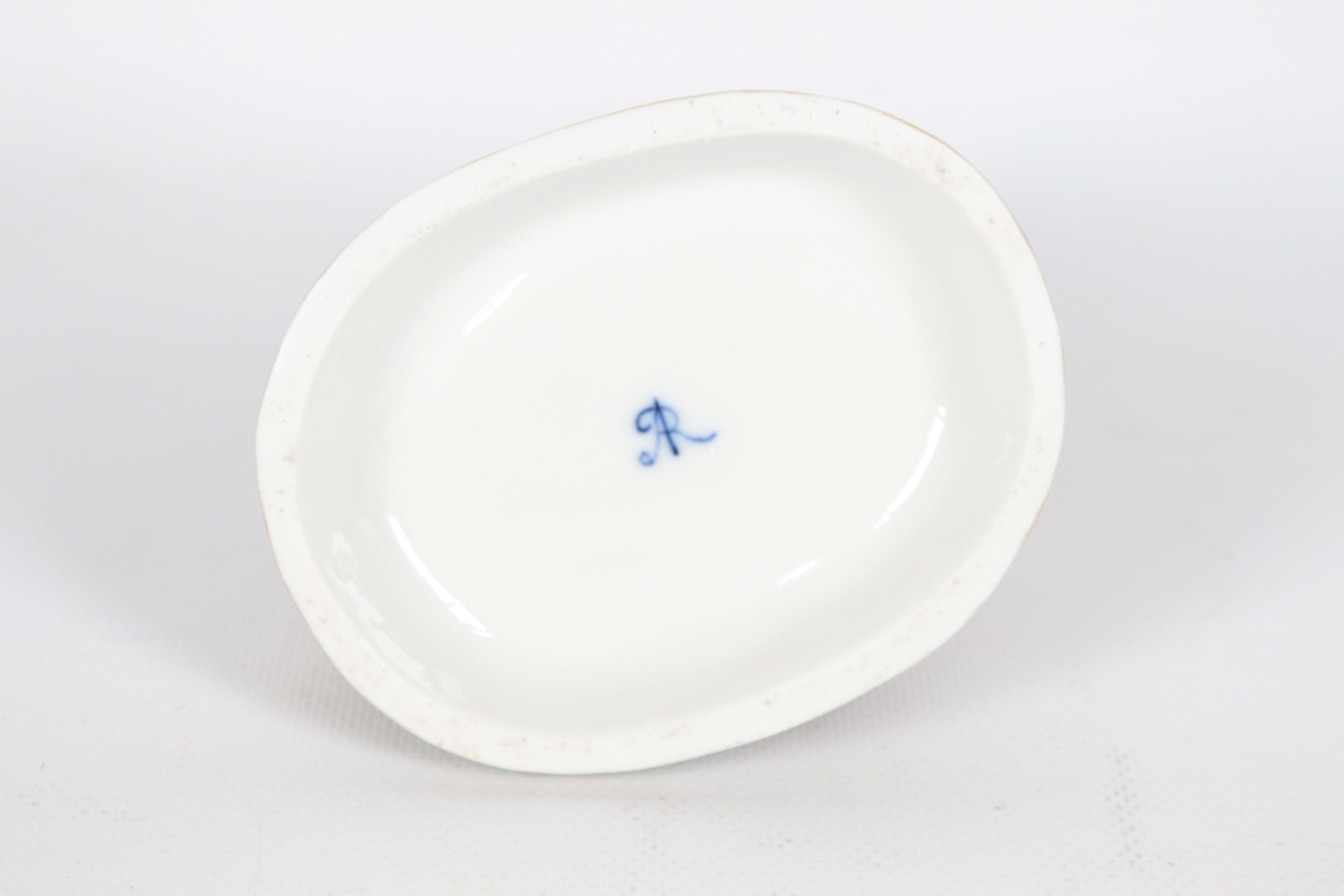 "Bambini con fiori", antico piccolo gruppo in porcellana policroma di Meissen Augustus Rex, lievi...