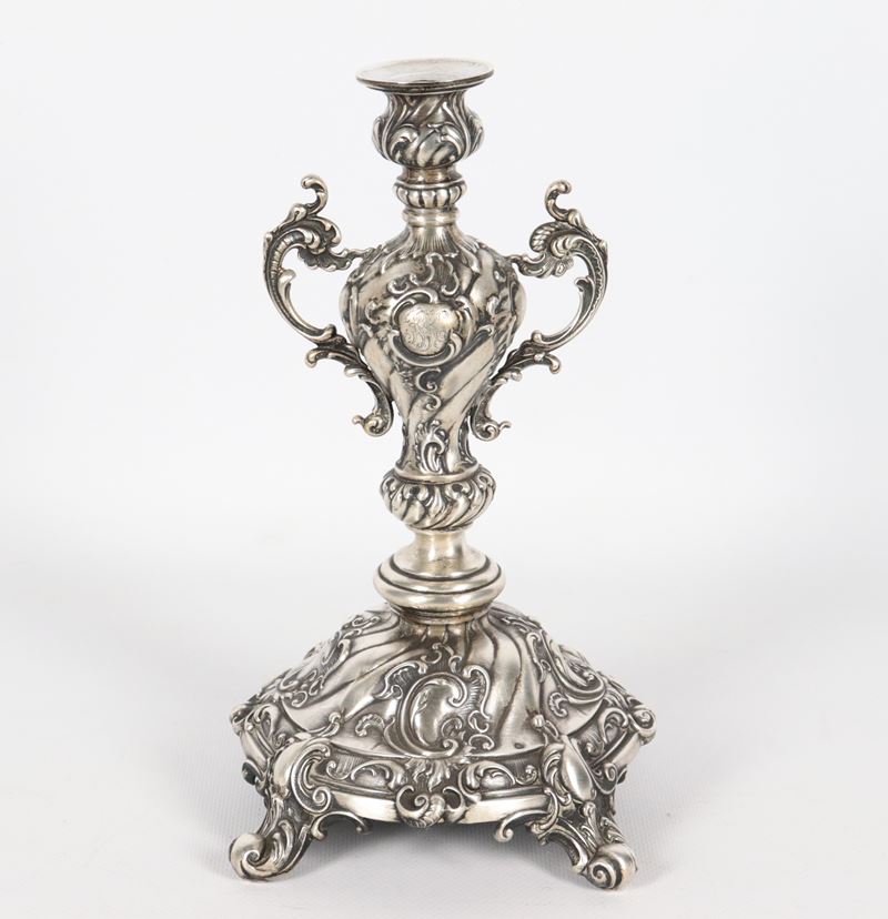 Antico candeliere russo in argento, interamente cesellato e sbalzato a motivi Luigi XV, gr. 430. ...