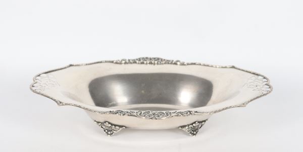 Antique small oval silver centrepiece, with chiselled, embossed and perforated edge, supported by four curved feet, 278 g