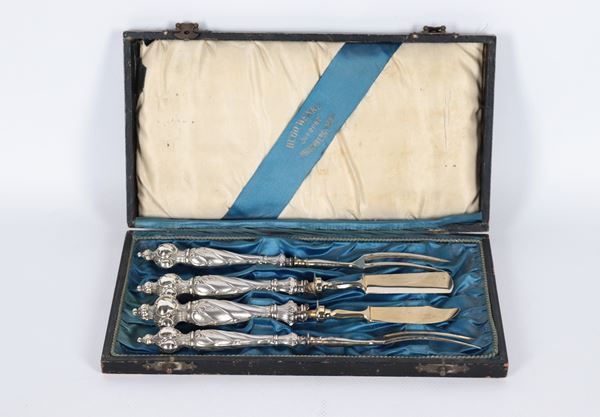 Set of four cheese cutlery with chiselled and embossed silver handles, with original damaged case