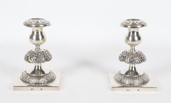 Pair of Russian candlesticks in chiseled and embossed silver, gr. 370. Stamped Moscow 1884
