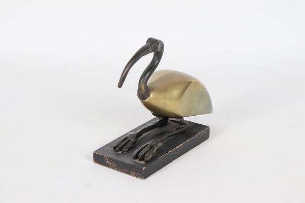 Piccola scultura in bronzo "Ibis uccello sacro", basetta in legno