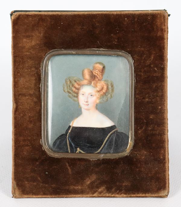 &quot;Portrait of a noblewoman&quot;, old painted miniature in brown velvet frame. Defect on the miniature