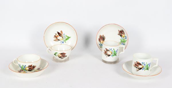 Antico lotto di due coppie di tazze con piattini in porcellana Meissen, con decorazioni policrome a motivi floreali (4 pz). Fine XVIII Secolo