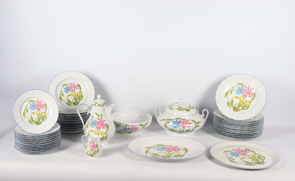 German porcelain dinner service from Bavaria, with colourful floral motifs and blue borders (41 pcs.)