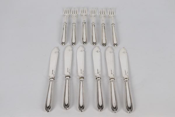 Antico servizio di posate da pesce in sheffield sbalzato e cesellato, Epoca Regina Vittoria, composto da sei forchette e sei coltelli (12 pz.)