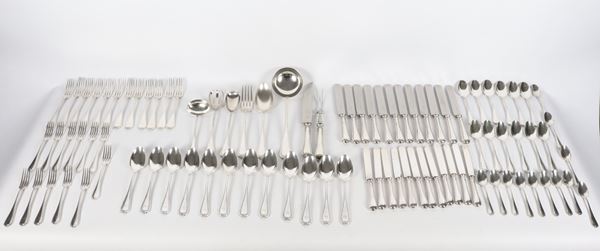Servizio di posate in argento cesellato e sbalzato, marcato Broggi (92 pz.), gr. 5070
