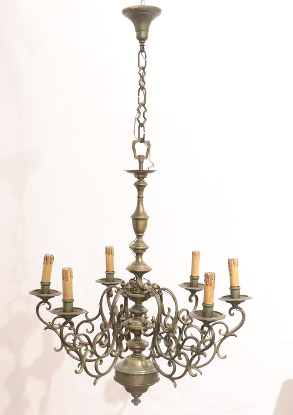 Lampadario in metallo ottonato stile olandese, 6 luci